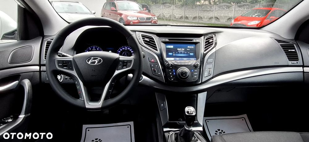Hyundai i40 Kombi blue 1.6 Family+ - 16
