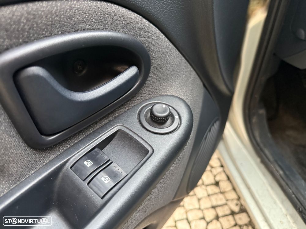 Renault Clio 1.2 16V Confort - 11