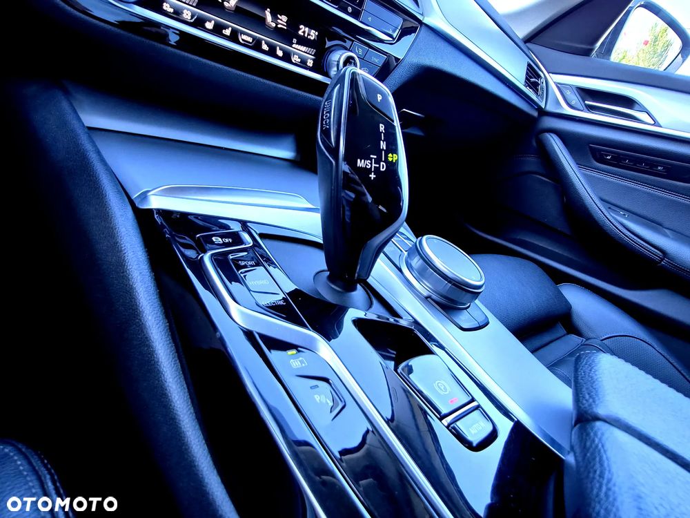 BMW Seria 5 530e xDrive - 24