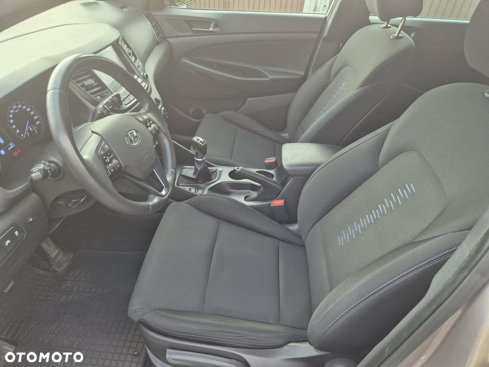 Hyundai Tucson 1.6 GDI BlueDrive GO 2WD - 22
