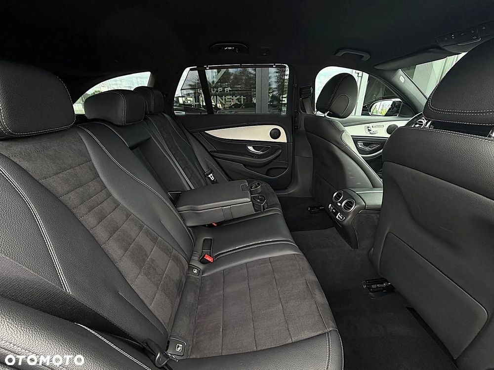 Mercedes-Benz Klasa E 300 de 4Matic 9G-TRONIC AMG Line - 23