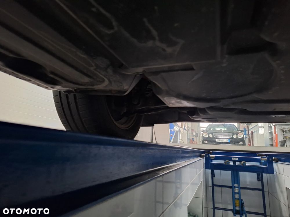 Mercedes-Benz Klasa E 220 CDI Classic DPF - 37