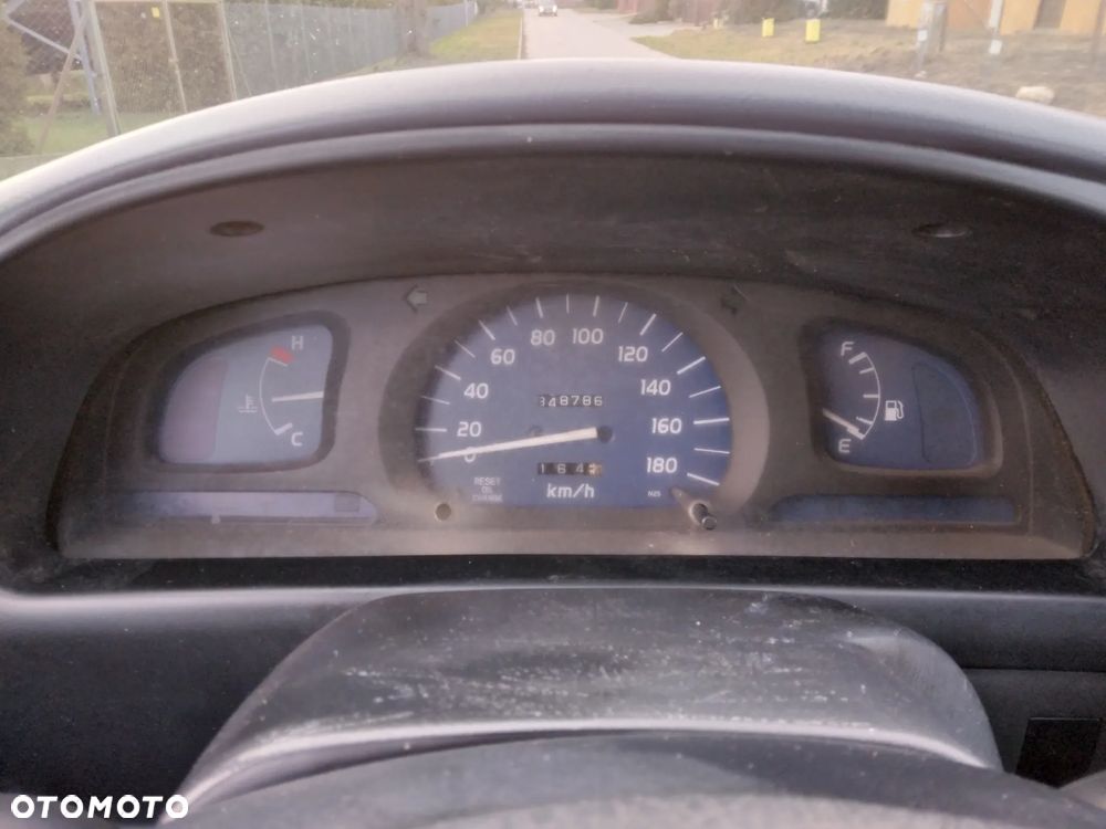 Toyota Hilux 2.5 D-4D DLX - 14