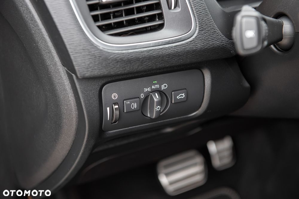 Volvo V40 D3 Geartronic RDesign - 18