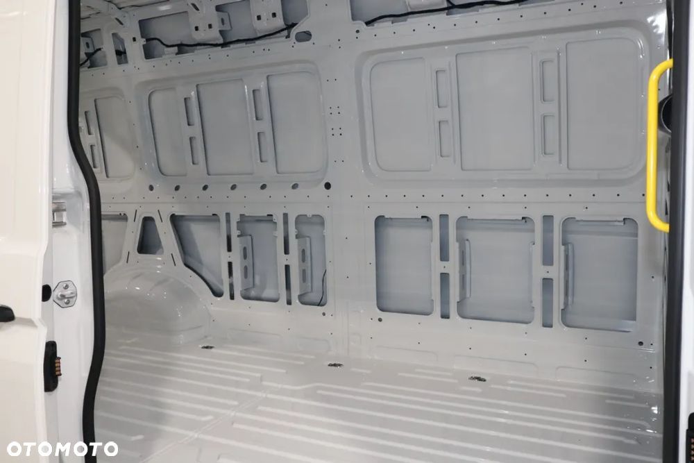 Volkswagen Crafter 35 Furgon z wysokim dachem - 6