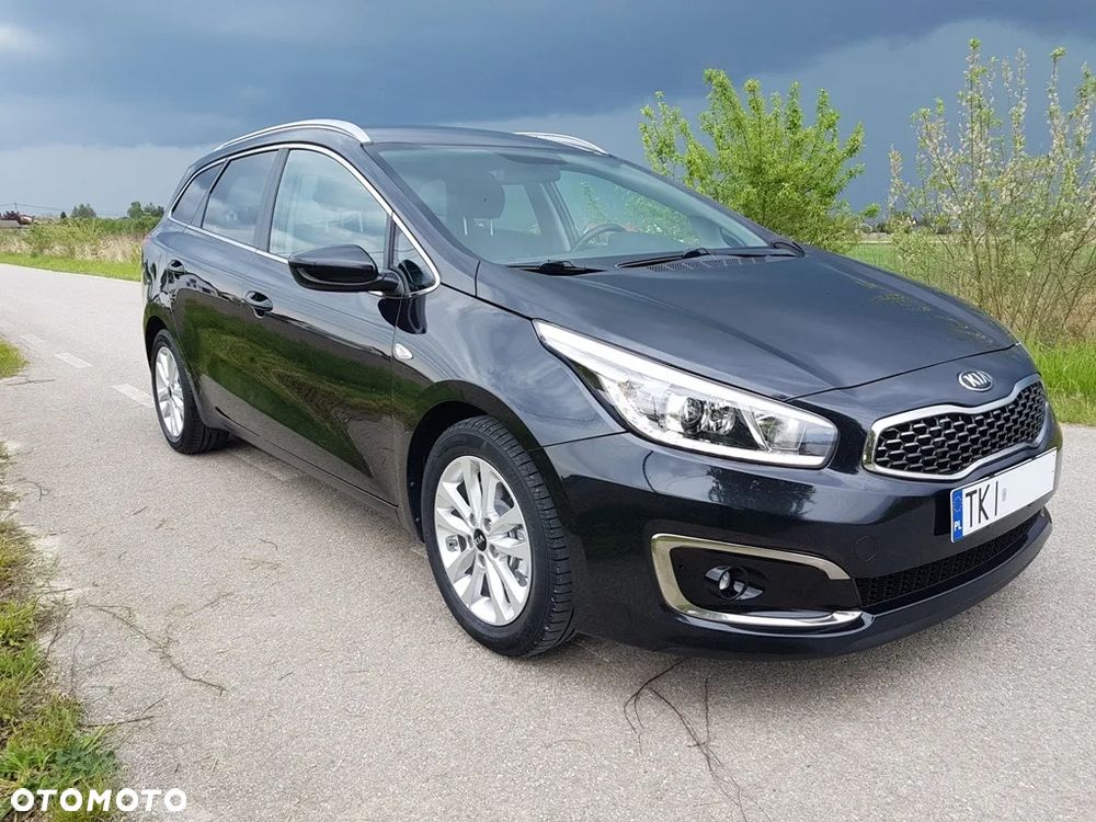 Kia Ceed 1.6 CRDi 136 ISG Dream-Team Edition - 4