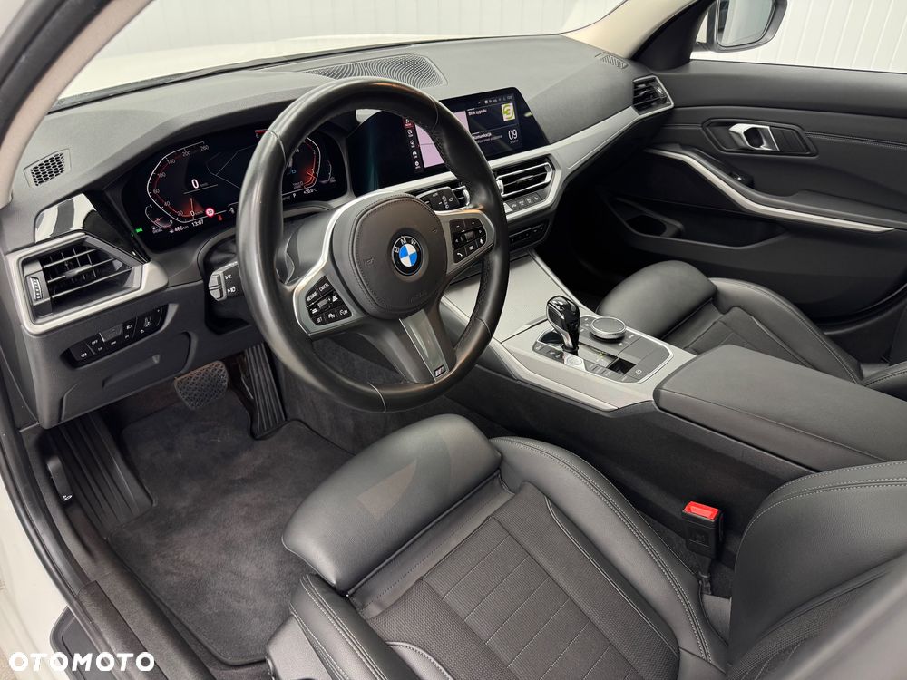 BMW Seria 3 318d Touring Advantage - 16