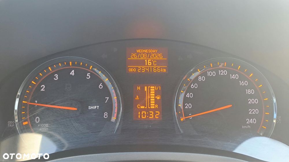 Toyota Avensis - 8
