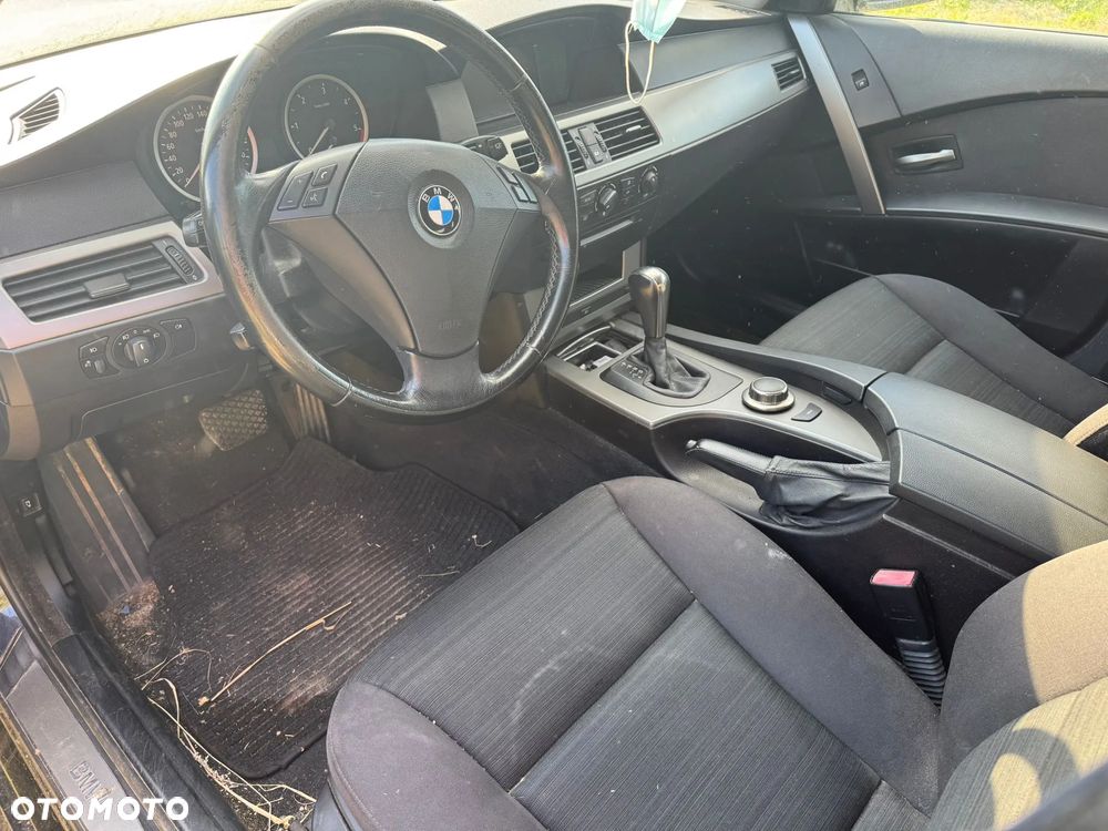 BMW Seria 5 525d Touring - 11