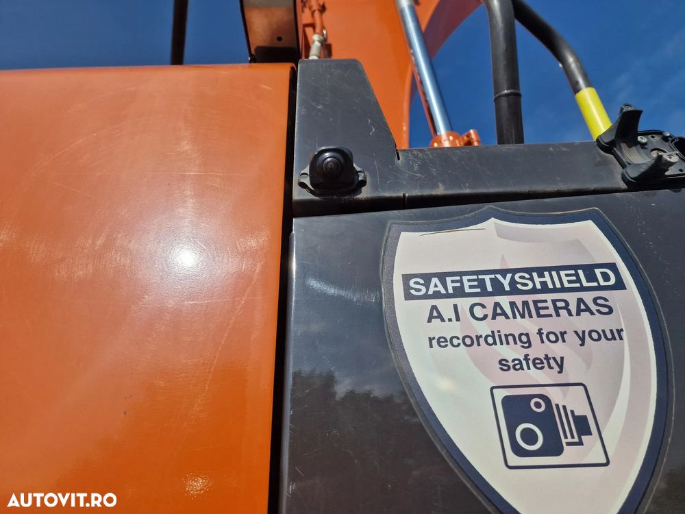 Hitachi ZX225-6, 26,2t, 2021, 2.976h, COMPACT. CUPLA RAPIDA, cupa NOUA, camera spate si laterale, lant 90% ok doar 300h mars, consum mediu 11l/h, ad sapare 7m, motor Isuzu, produs in JAPONIA, revizia efectuata, scaun cu incalzire,CA NOU, PROMOTIE 113.900 EUR - 25