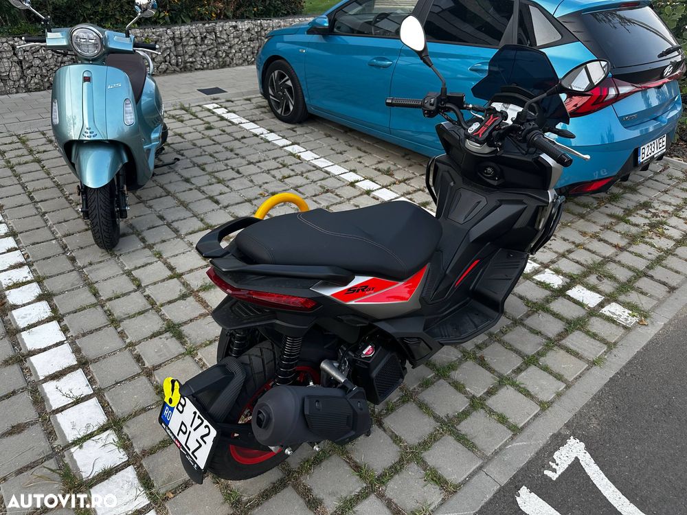 Aprilia SR GT - 4