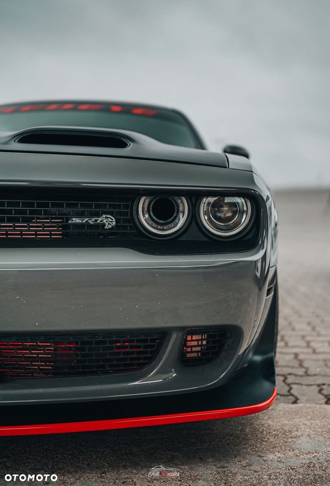 Dodge Challenger - 2