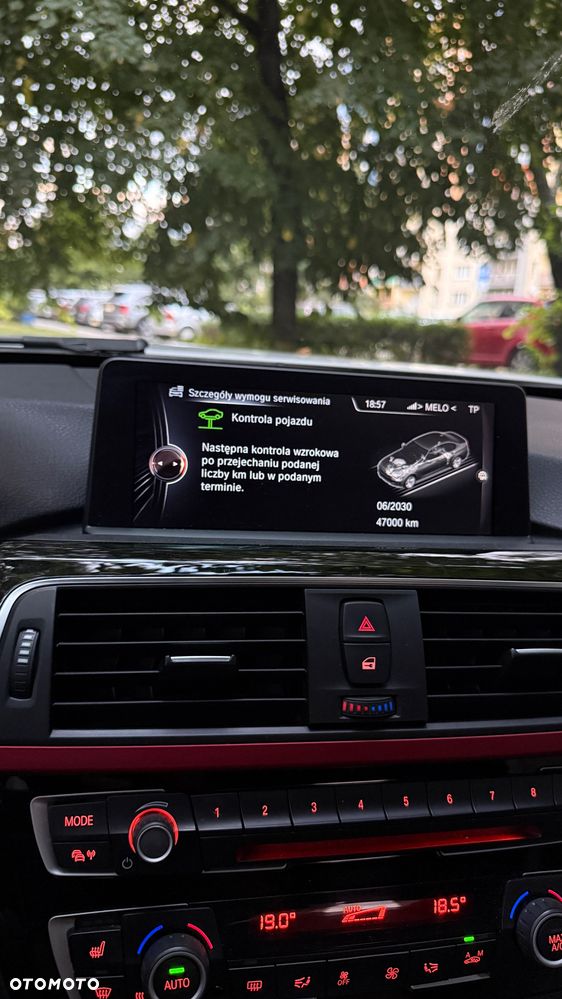 BMW Seria 3 318i Sport Line - 22