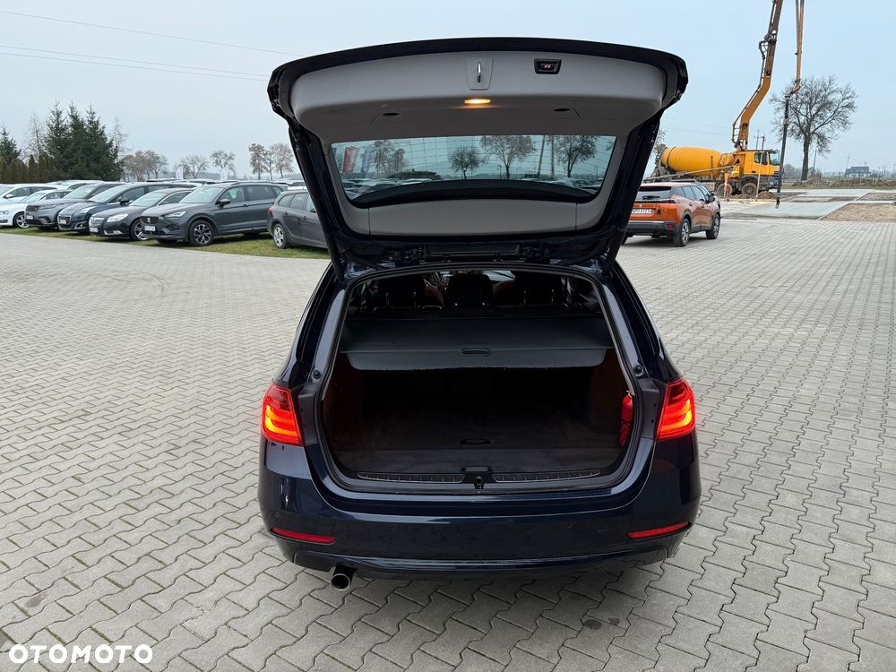 BMW Seria 3 320d DPF Edition Sport - 30