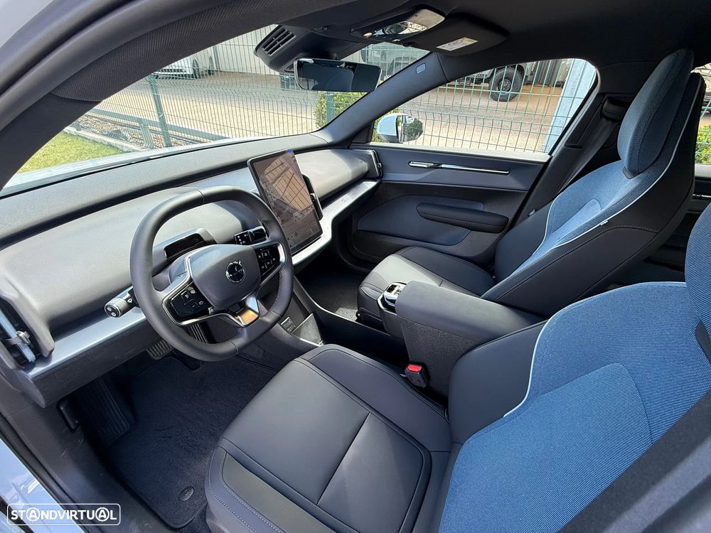 Volvo EX30 69 kWh Single Motor Extended Range Core - 3