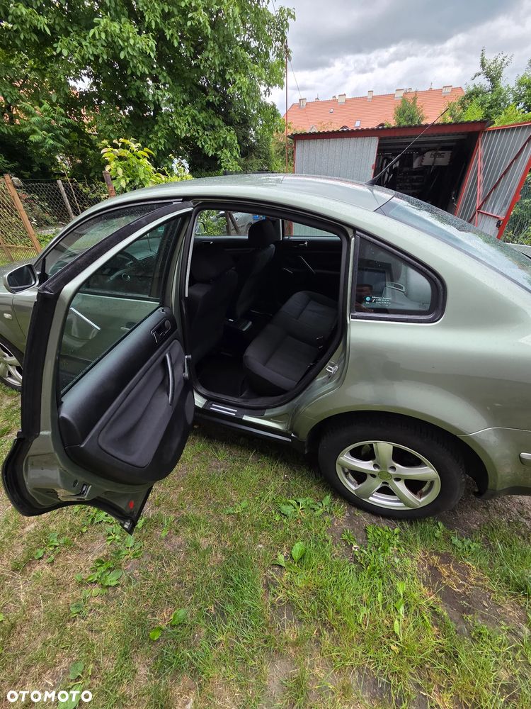 Volkswagen Passat 1.8T - 7
