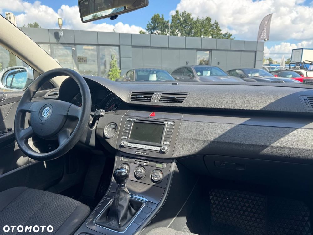 Volkswagen Passat - 16