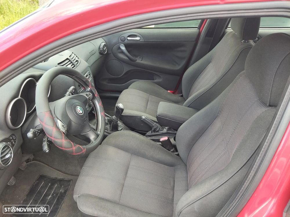 Alfa Romeo 147 1.6 TS Distinctive - 7