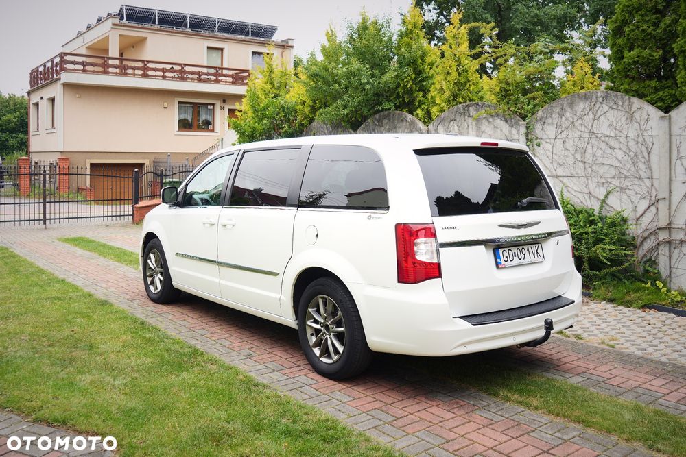 Chrysler Town & Country - 17