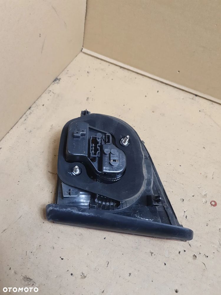 LAMPA LEWA W KLAPE VOLKSWAGEN GOLF VI 6 - 5