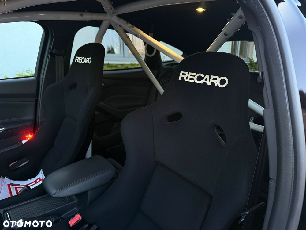 Ford Focus 2.0 EcoBoost ST - 27