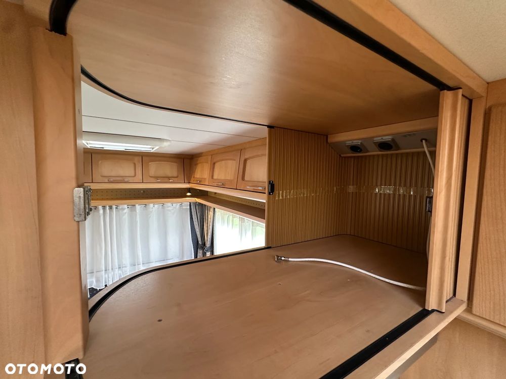 Burstner 500 VENTANA z napędem i markizą kasetową THULE. - 27