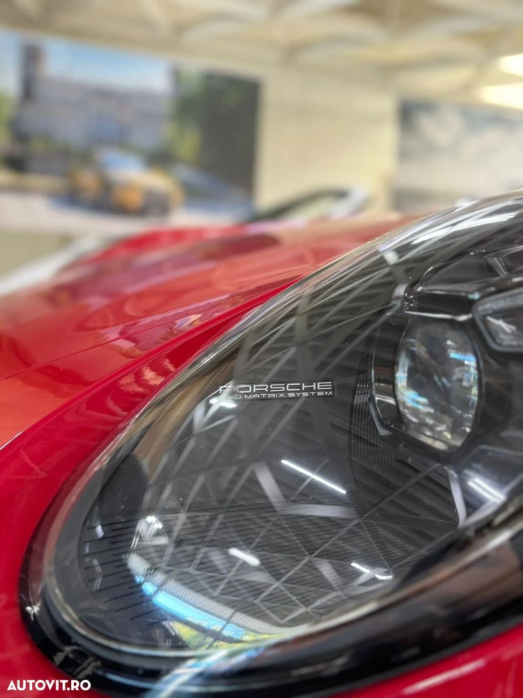 Porsche 911 Carrera Cabrio GTS PDK - 7