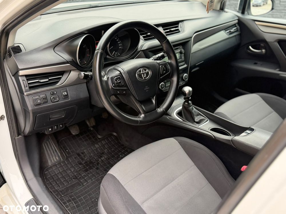 Toyota Avensis 1.8 Active - 9