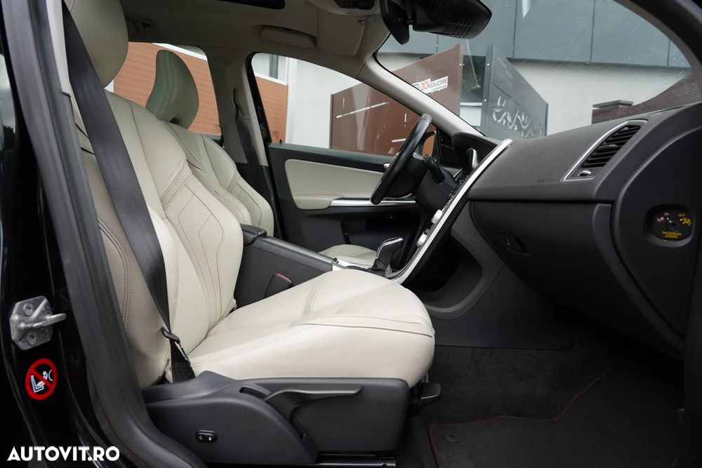 Volvo XC 60 D5 AWD Geartronic Ocean Race - 9