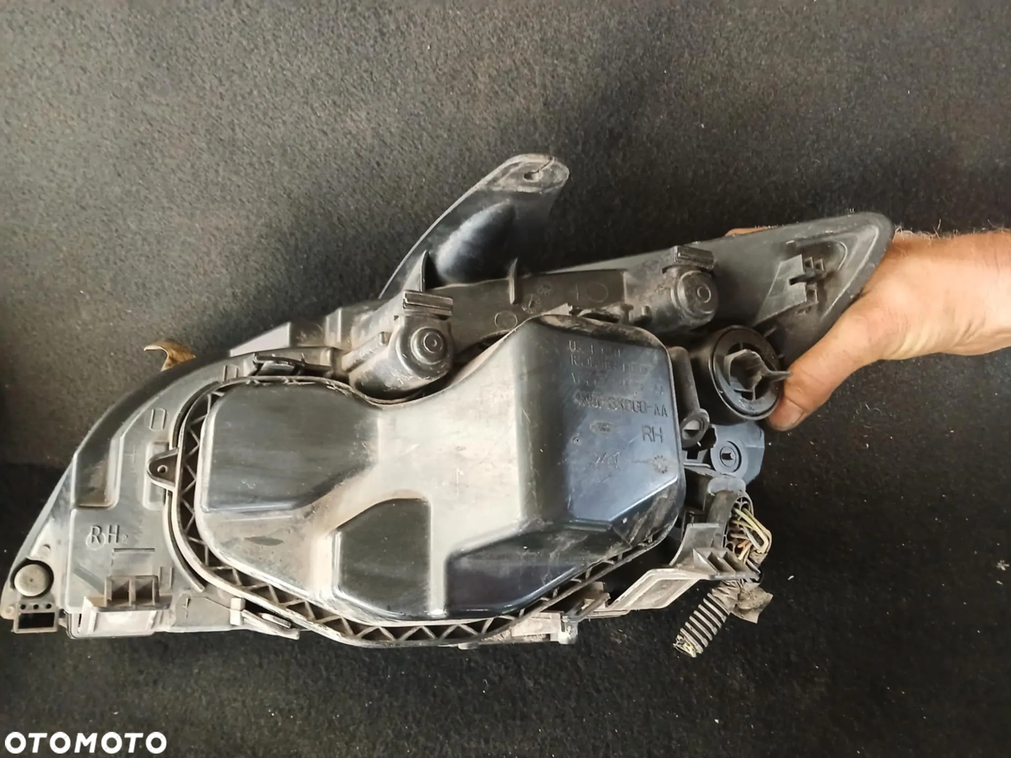 Ford Focus Mk2 Lampa przednia lewa, prawa czarny środek - 7