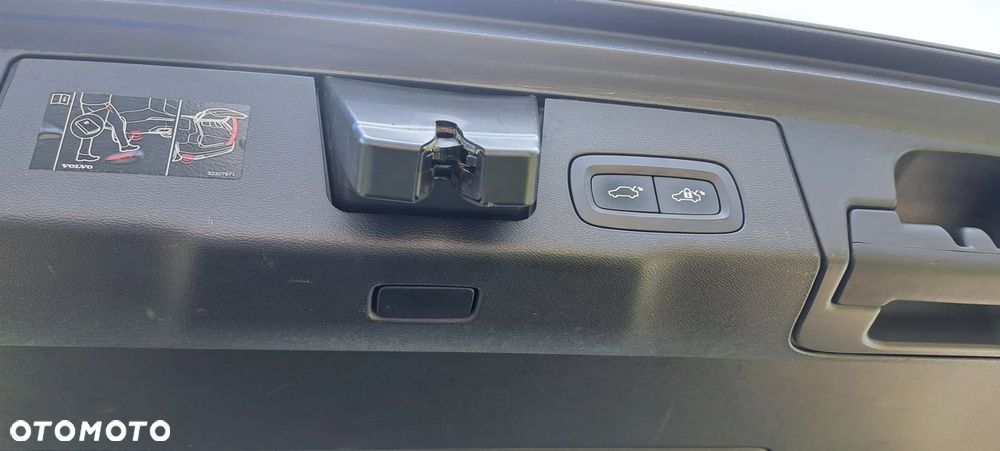 Volvo XC 60 T5 AWD Momentum - 19