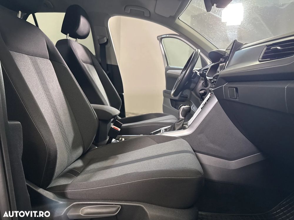 Volkswagen T-Roc - 12