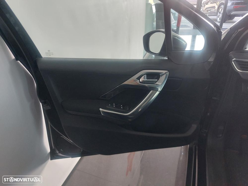 Peugeot 2008 1.2 PureTech Allure - 16