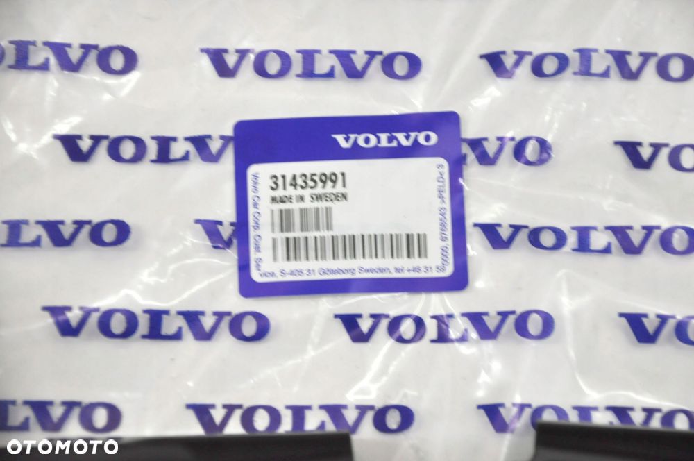 VOLVO XC60 II tylne chlapacze oryginal kpl OE - 4