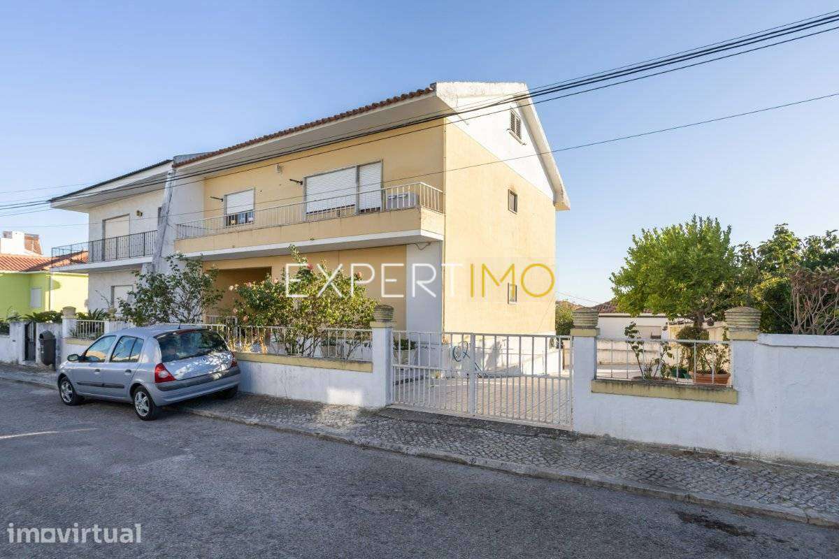 Apartamento T2 com Quintal Partilhado e Garagem de 30,50 m² - Grande imagem: 2/26