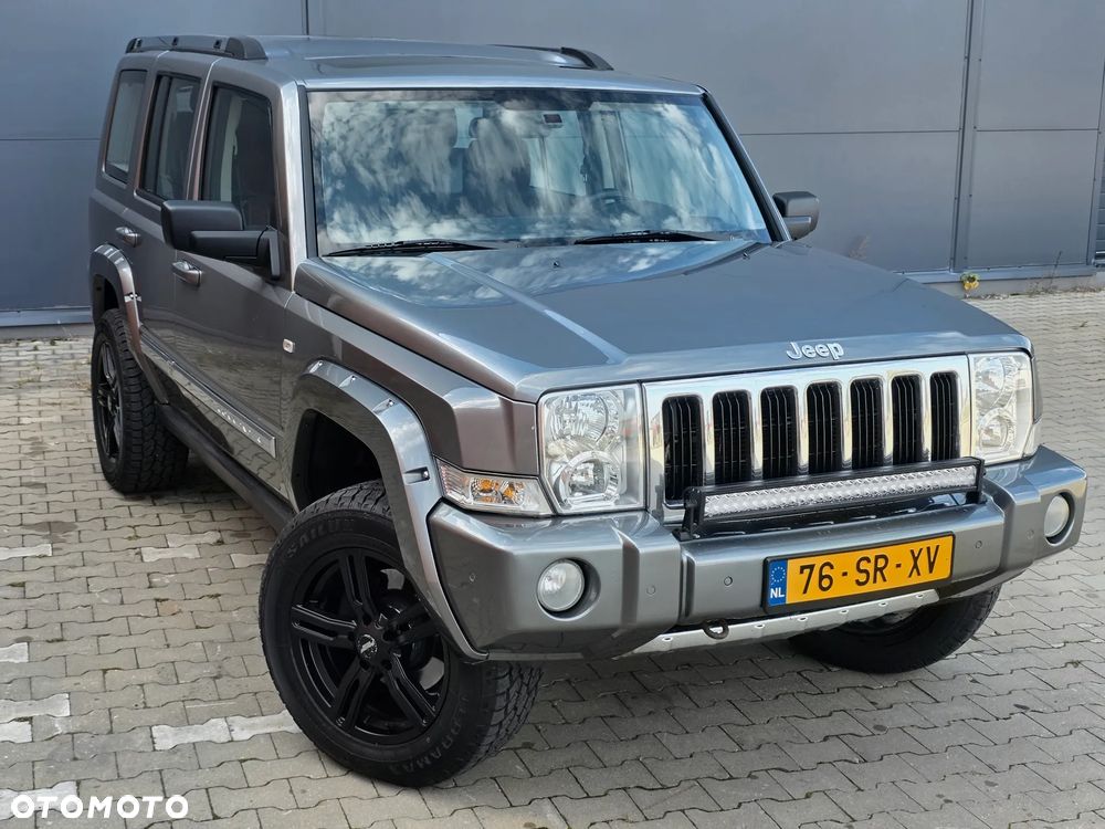 Jeep Commander 5.7 V8 Overland - 24
