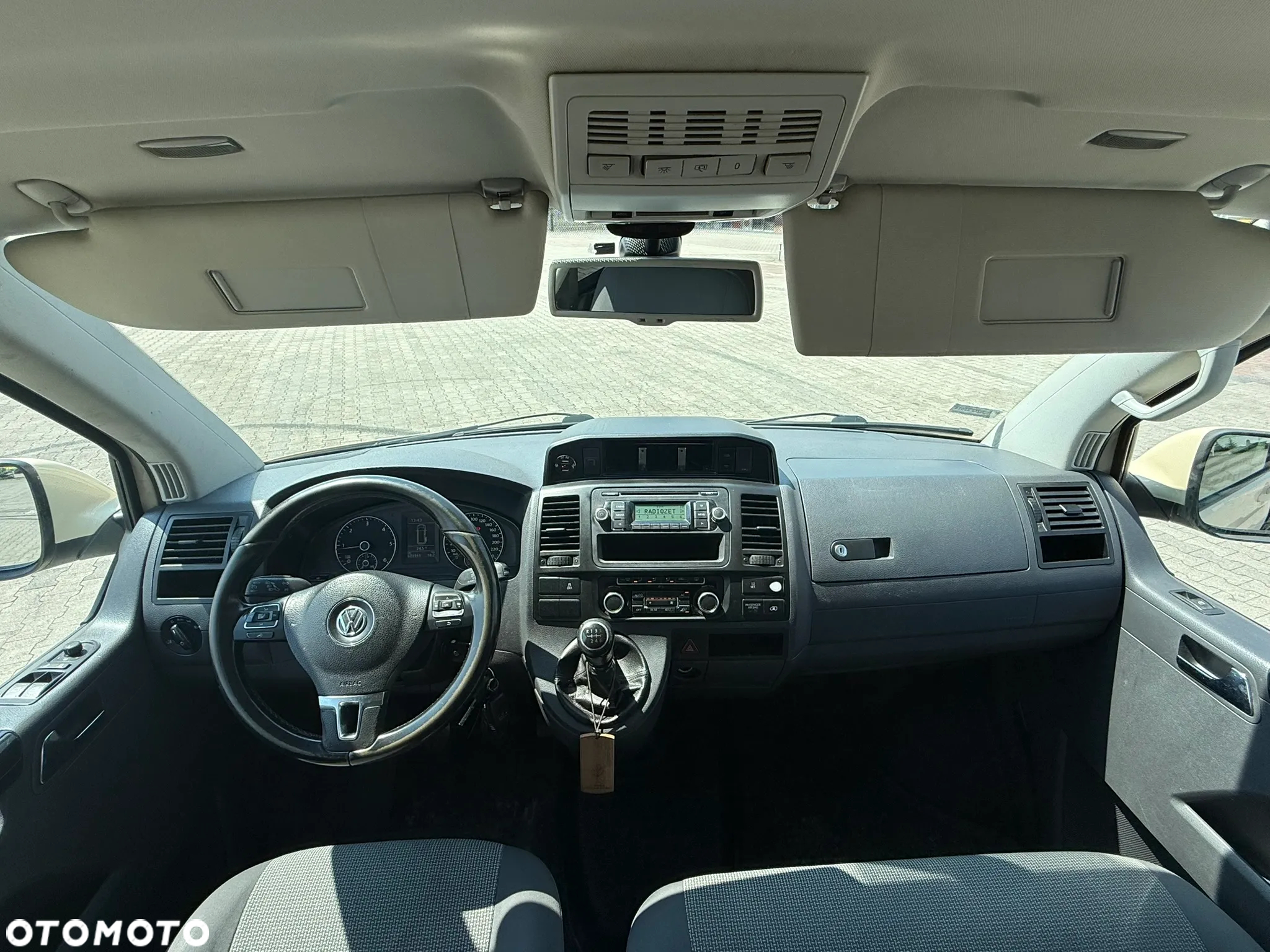 Volkswagen Caravelle - 12
