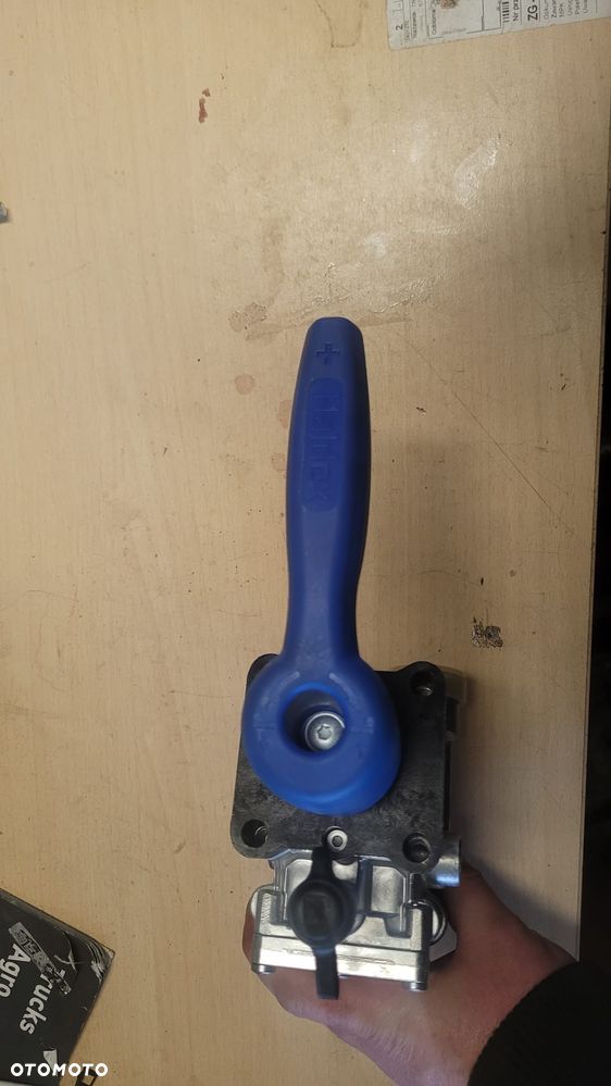 Zawór sterowania poduszek 338 062 201 - 2