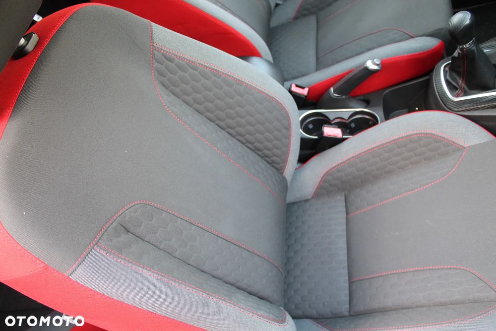 Ford Fiesta 1.0 EcoBoost S&S ST-LINE Red - 19