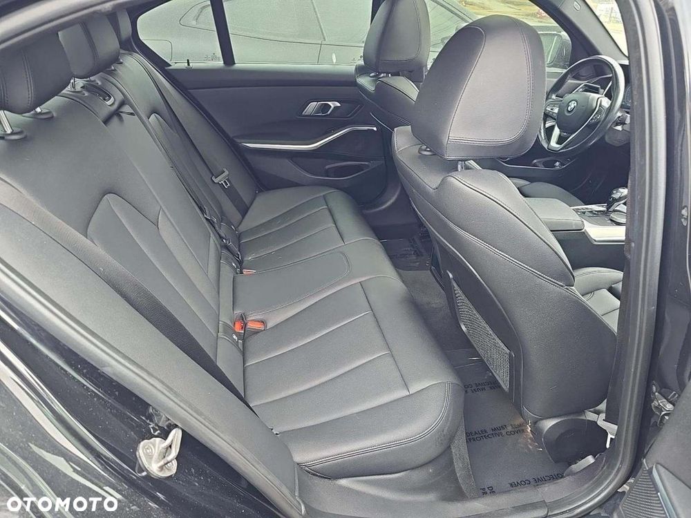 BMW Seria 3 330i xDrive M Sport - 5