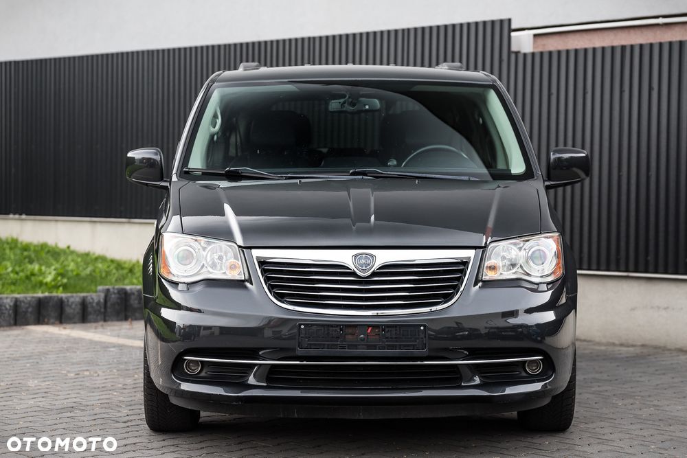 Lancia Voyager - 12