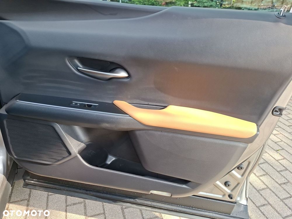 Lexus UX 300h Business - 20