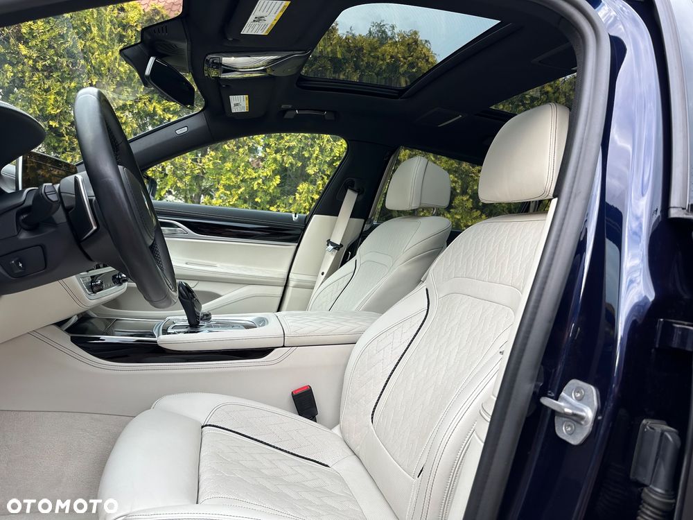 BMW Seria 7 745Le xDrive - 12