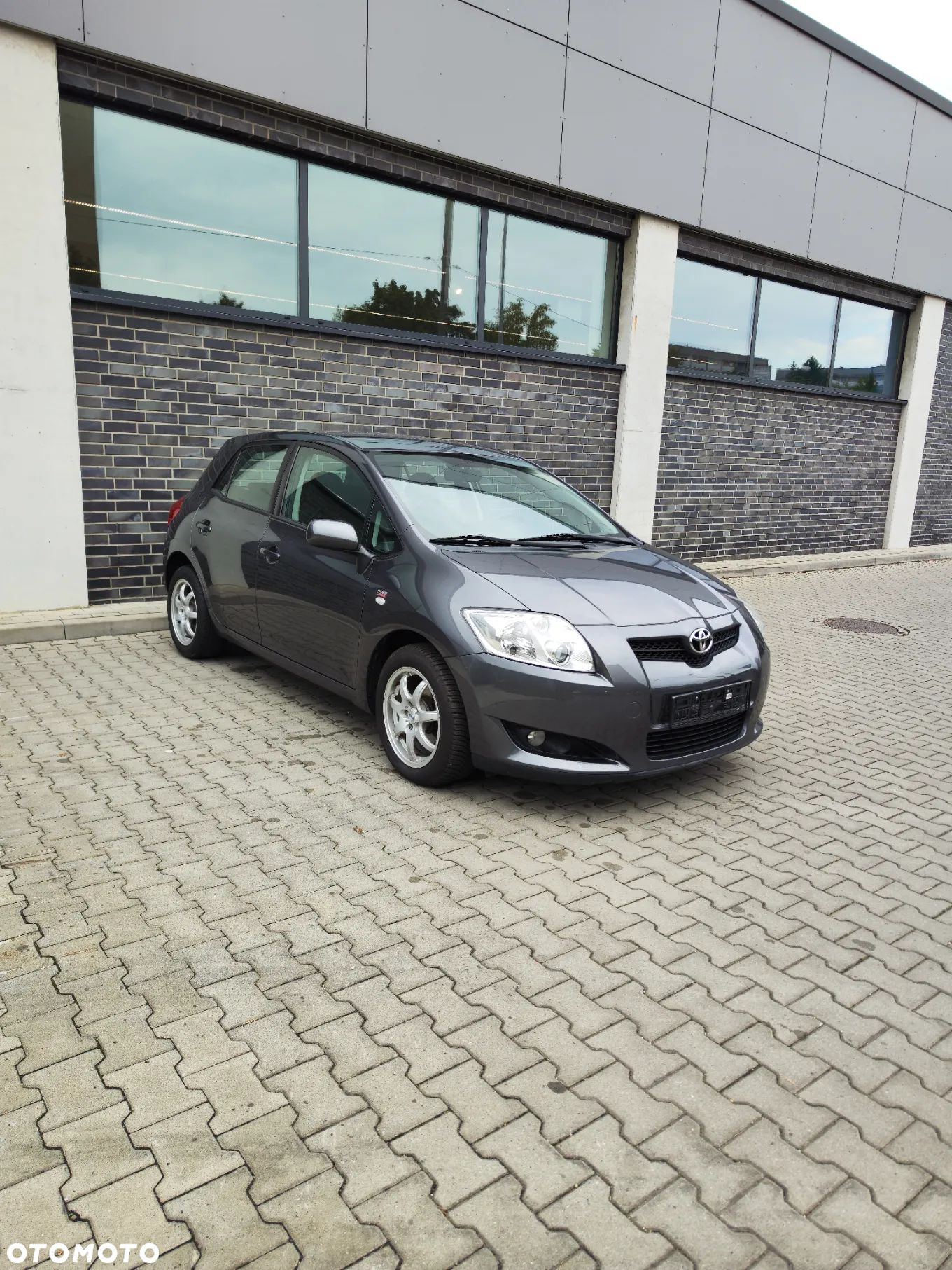 Toyota Auris 1.6 VVT-i Sol - 1