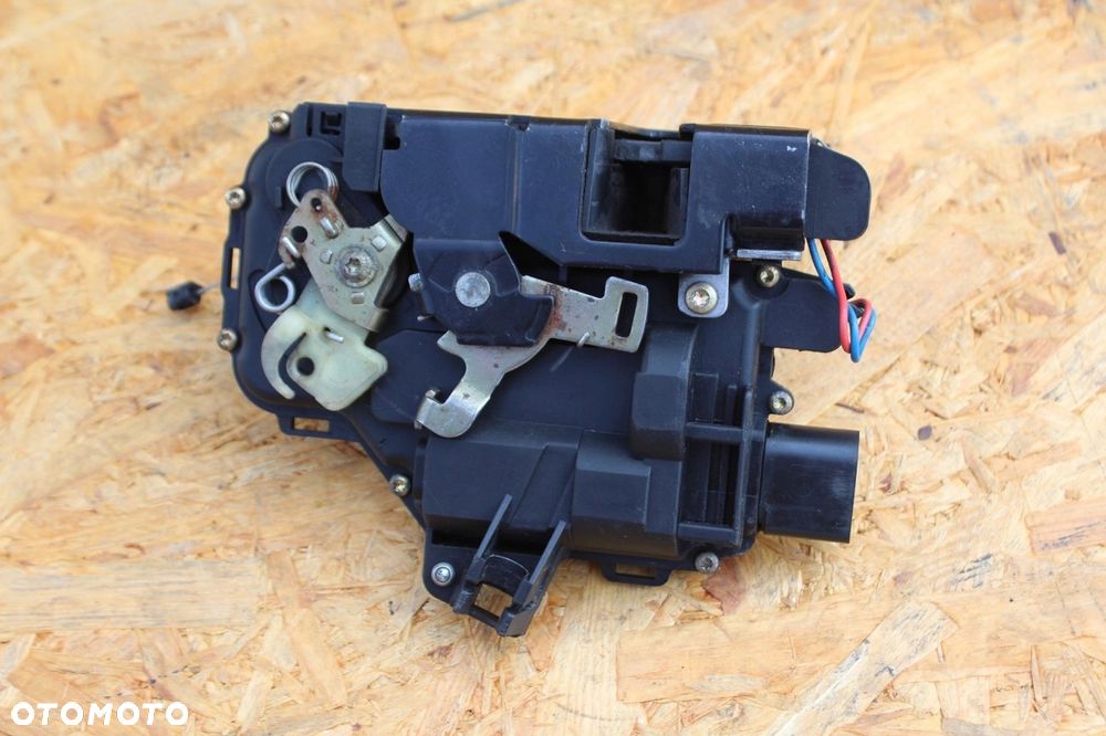 Zamek drzwi VW GOLF IV HB 3D 3B2837016H PRAWY PRZÓD - 3