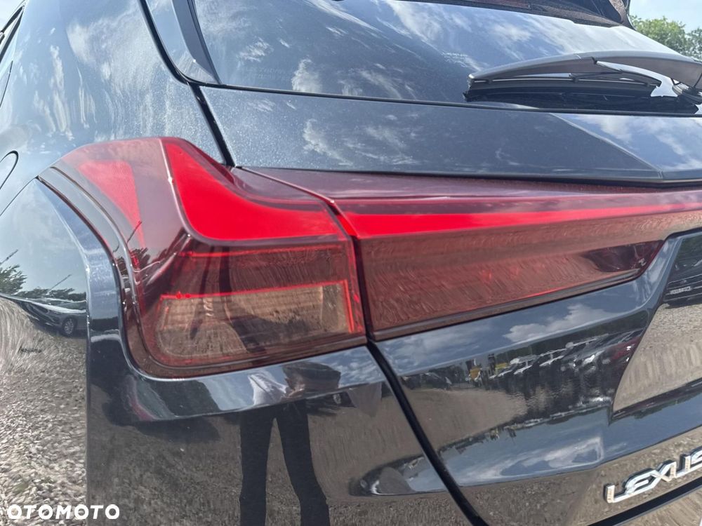 Lexus UX - 35