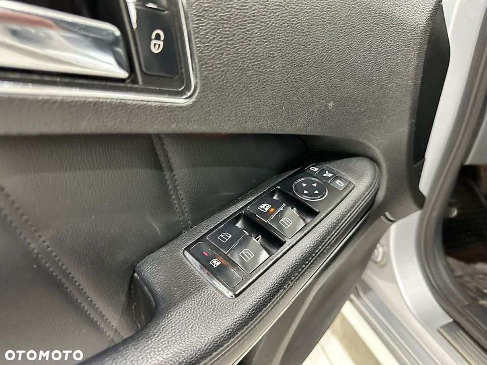 Mercedes-Benz Klasa E - 24