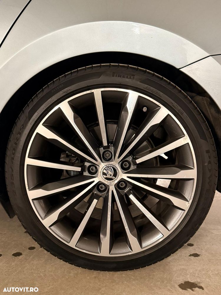 Skoda Superb Combi 2.0 TDI DSG 4X4 Laurin & Klement - 5