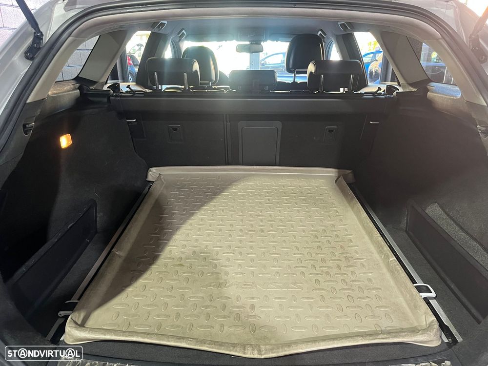 Toyota Avensis SW 2.0 D-4D Exclusive +Pele+GPS - 33