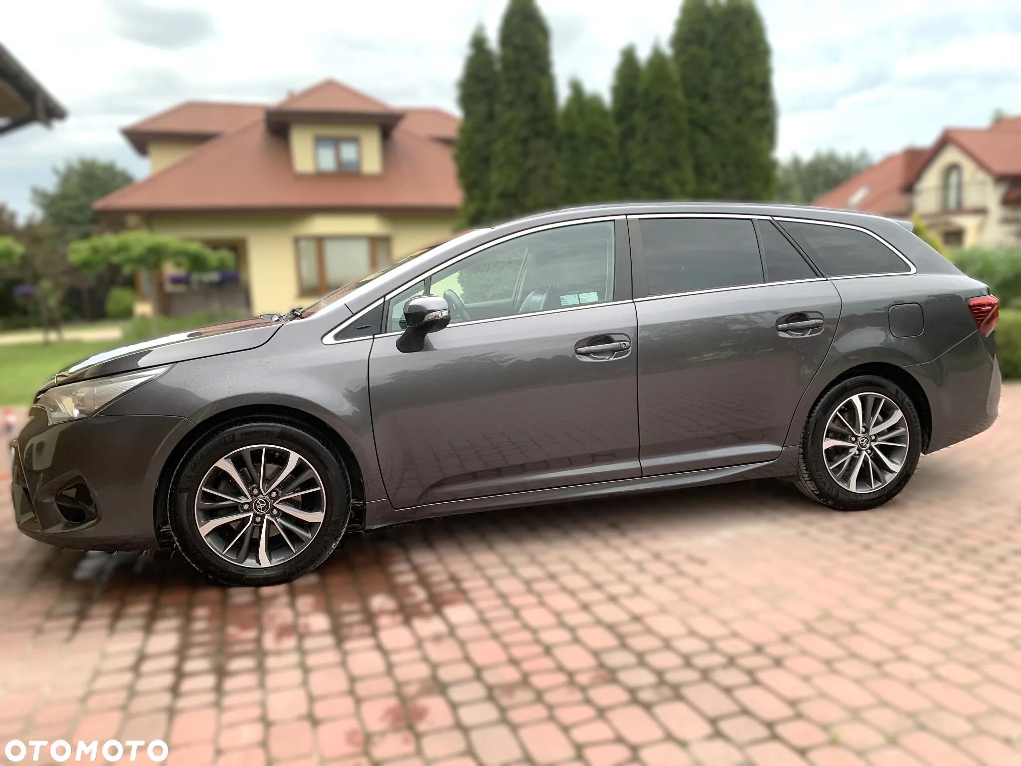 Toyota Avensis 1.8 Premium - 1